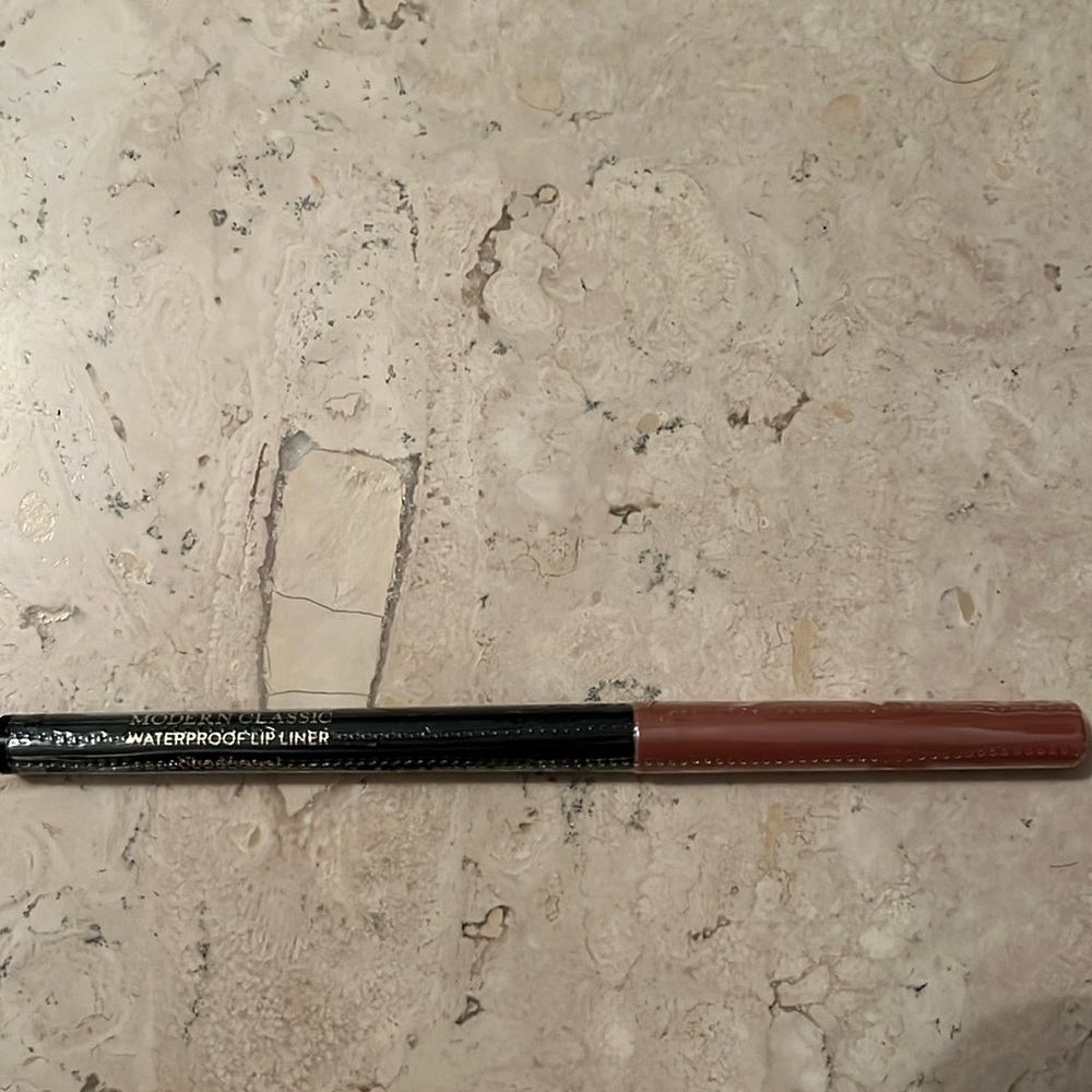 💕HP💕New! Laura Geller Modern Classic waterproof lipliner in “Nice Neutral”